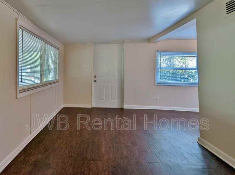 573 E 55th St - Photo 4 of 8