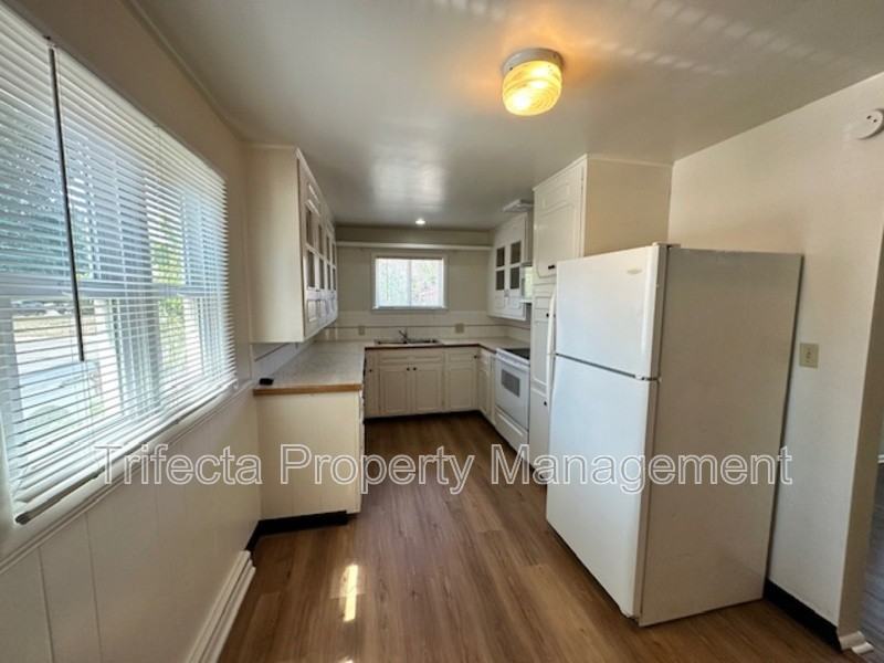 622 Miller Dr - Photo 3 of 24