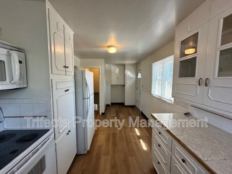 622 Miller Dr - Photo 4 of 24