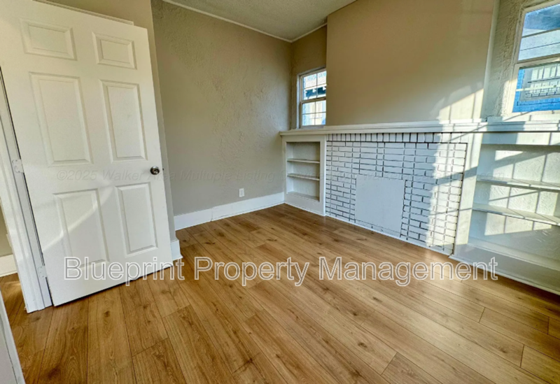 1532 Bay Ave Sw - Photo 3 of 15