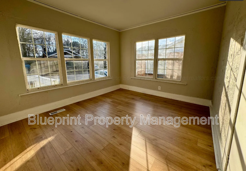 1532 Bay Ave Sw - Photo 4 of 15