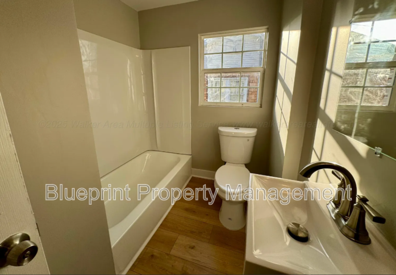 1532 Bay Ave Sw - Photo 5 of 14