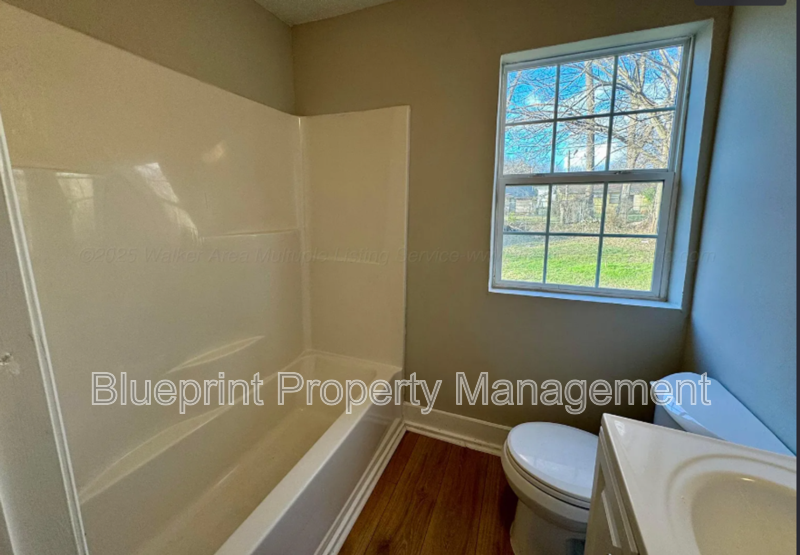 1532 Bay Ave Sw - Photo 7 of 14