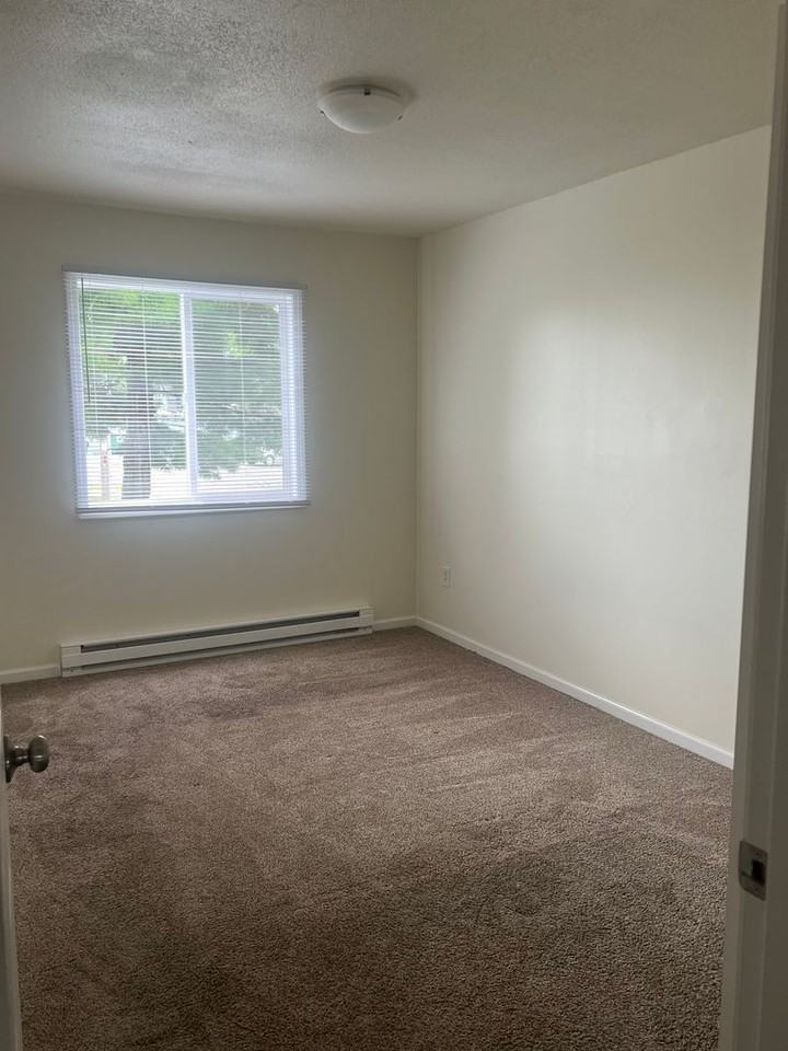 400 Monitor Street - Photo 3 of 18