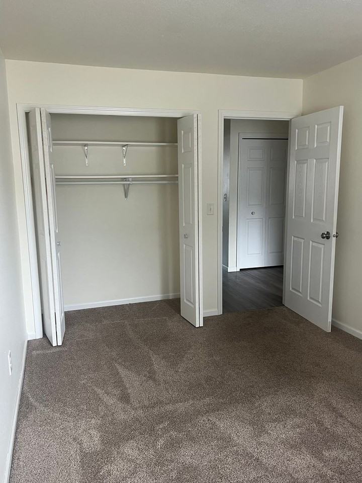400 Monitor Street - Photo 4 of 18
