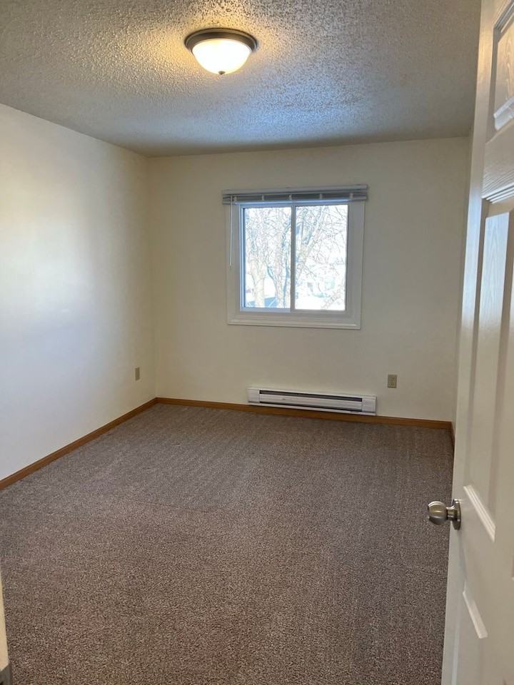 400 Monitor Street - Photo 5 of 18