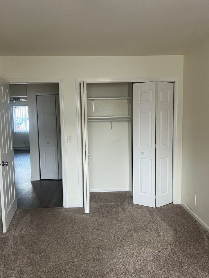 400 Monitor Street - Photo 6 of 18