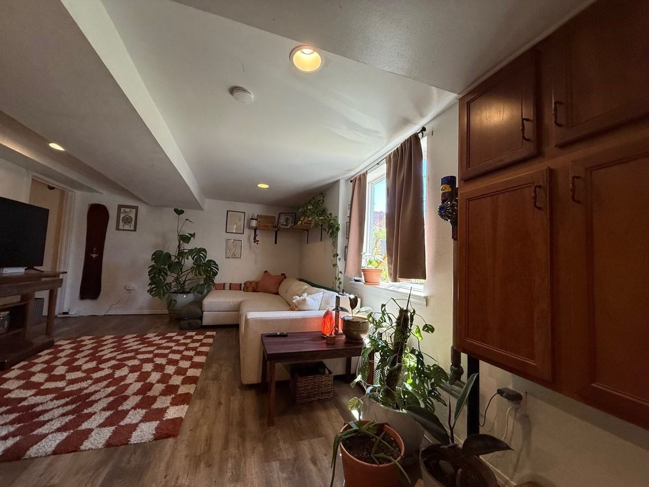 1511 Lakeway Dr - Photo 2 of 13