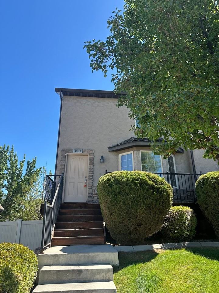 4534 S Lake Springs Ln - Photo 2 of 30