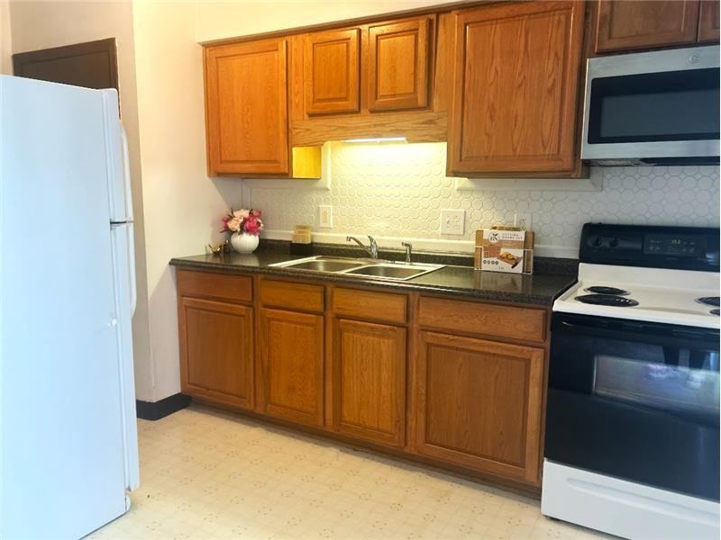 105 Wildwood Dr #4 - Photo 5 of 10