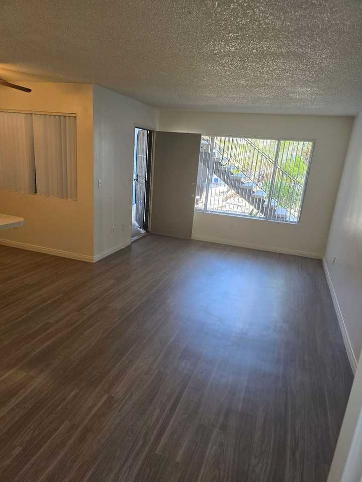 Lovely One Bedroom Apartment Conveniently Located, $500 Off 1st Month - Photo 7 of 15