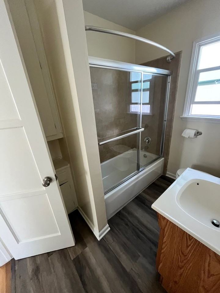 661 36th St - Photo 5 of 12