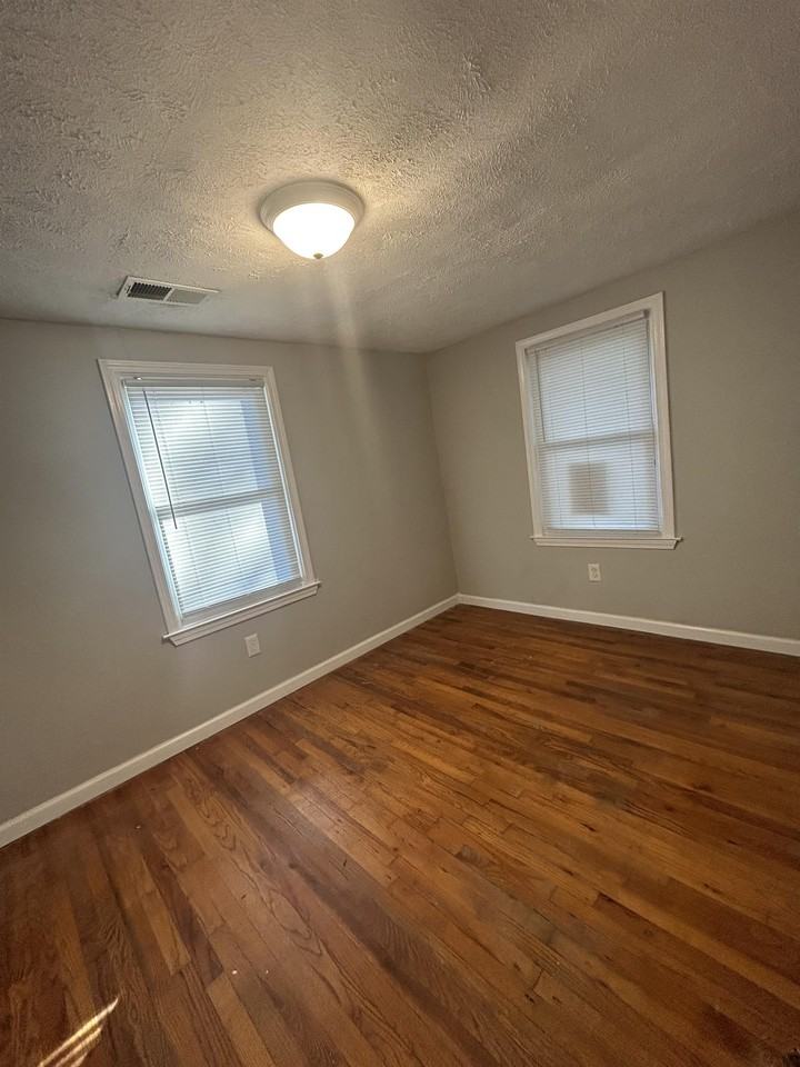 404 Bryan Street - Photo 3 of 6