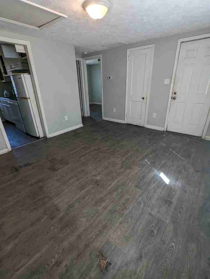 402 Bryan Street - Photo 3 of 8