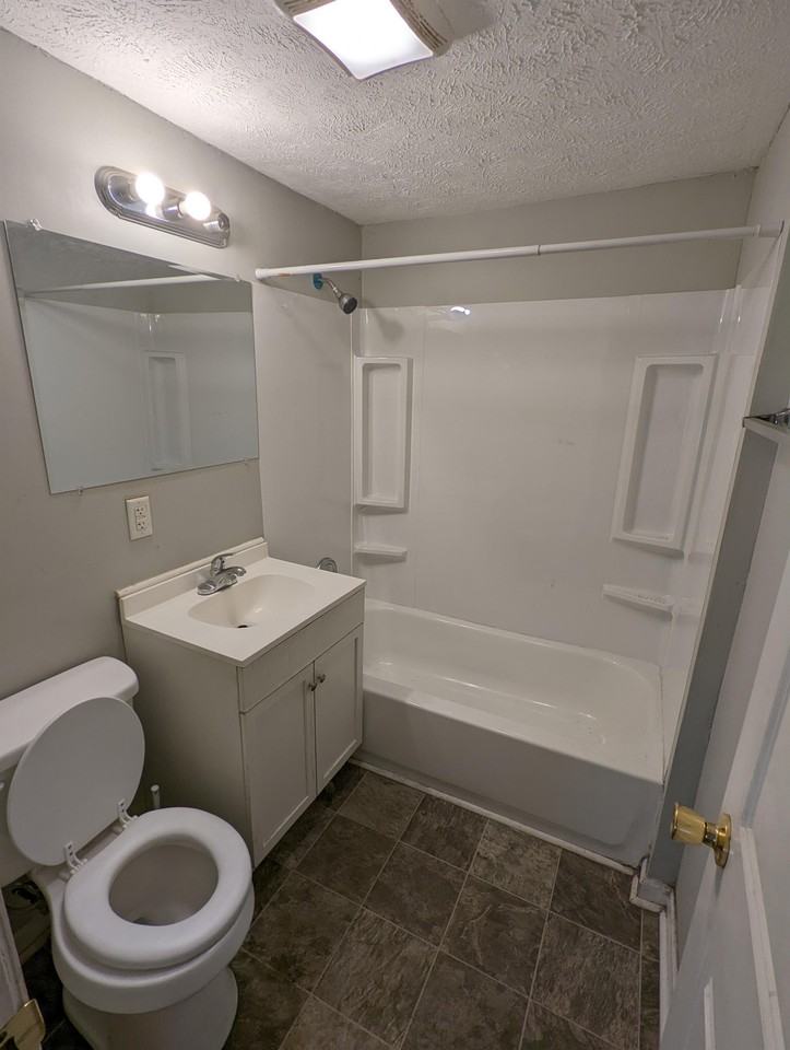 402 Bryan Street - Photo 4 of 8