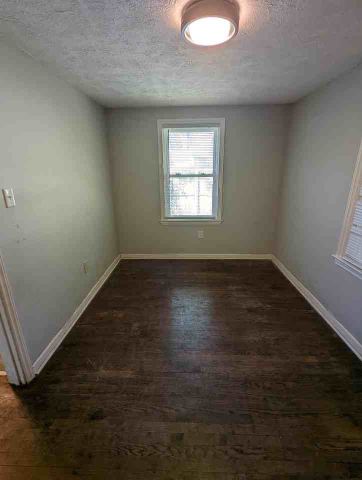 402 Bryan Street - Photo 5 of 8