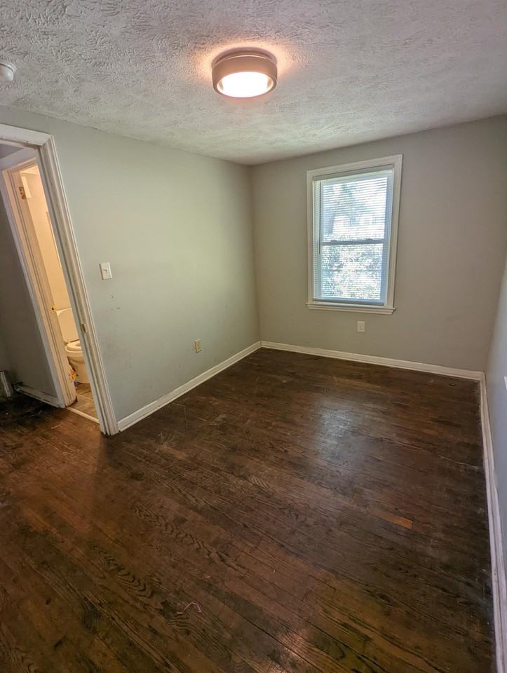 402 Bryan Street - Photo 6 of 8