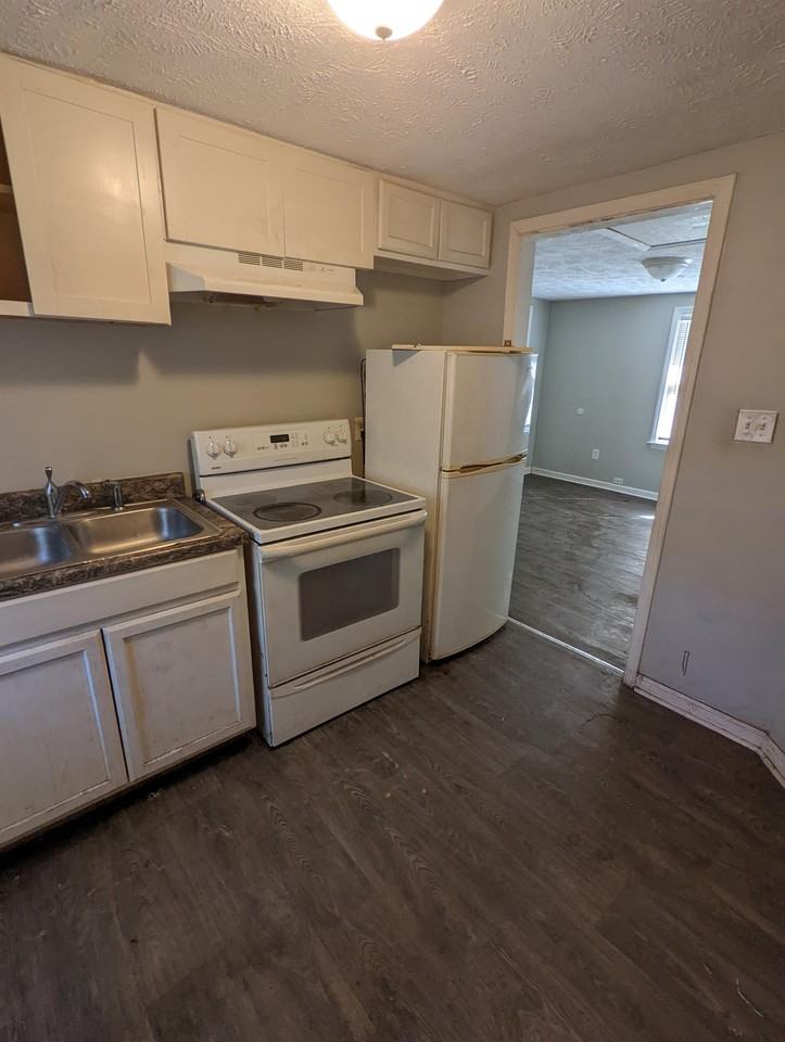 402 Bryan Street - Photo 7 of 8