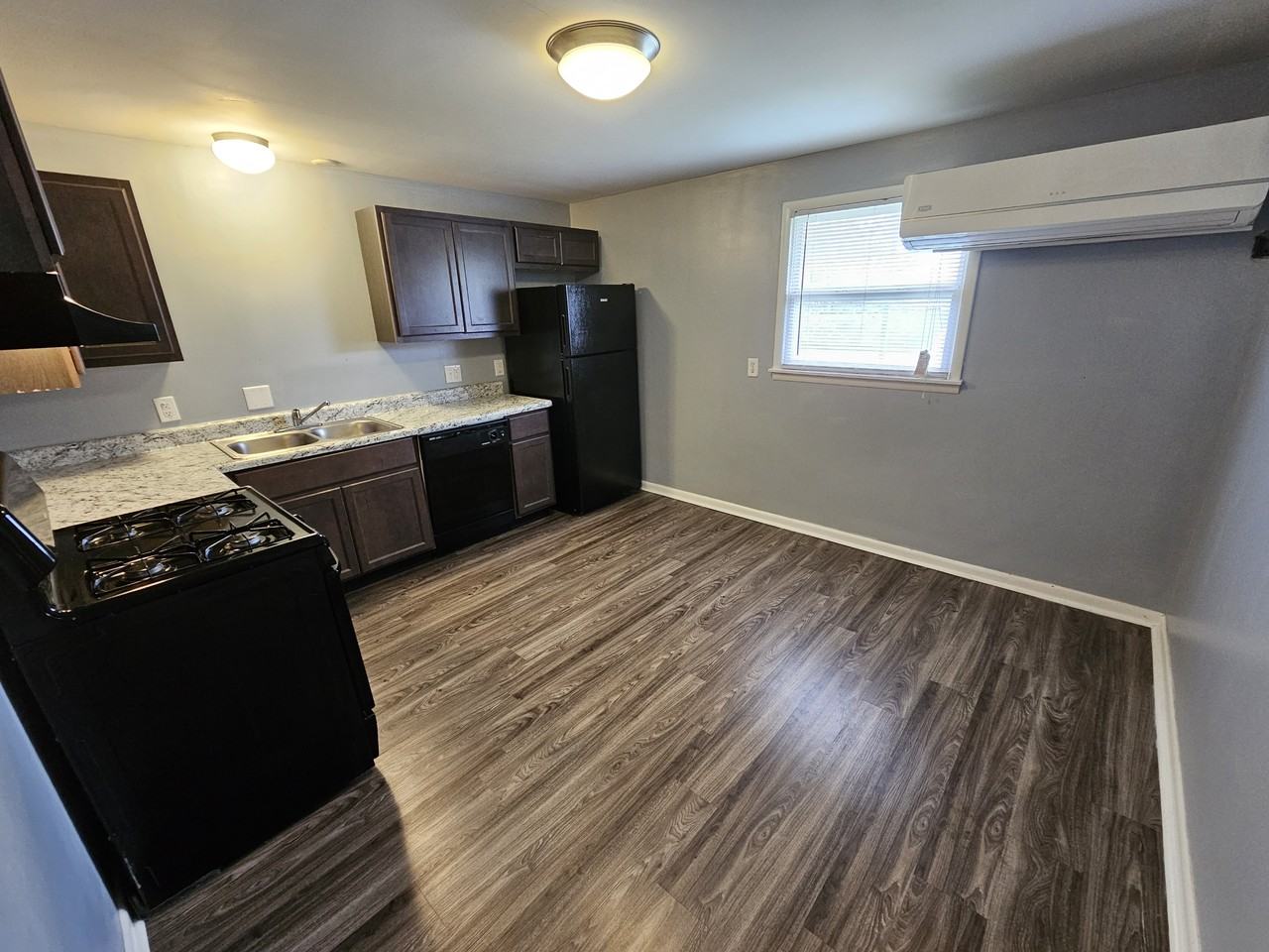 1851 East 8th Street - Photo 3 of 18