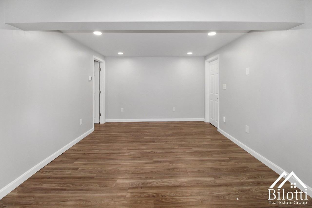 242 Waterman Avenue - Photo 4 of 26