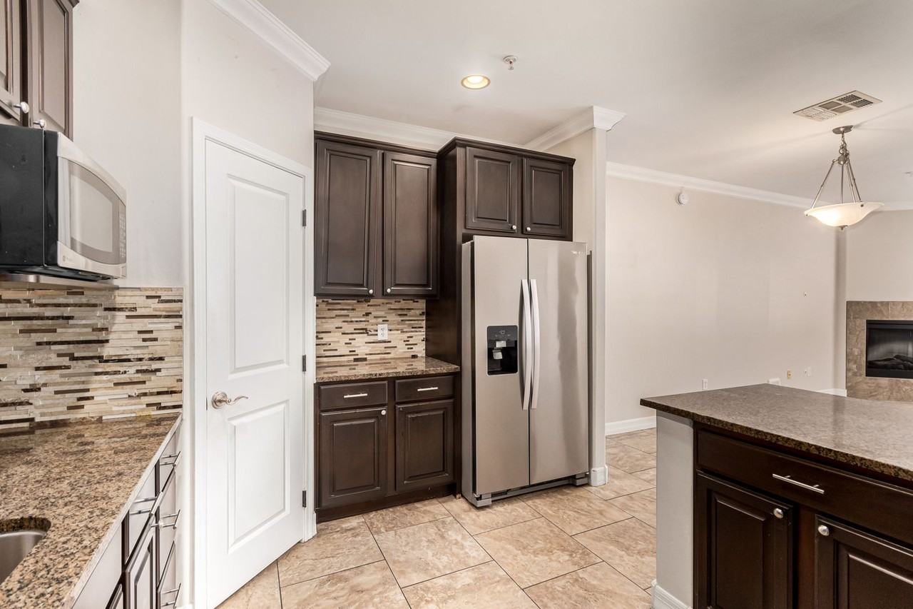 10757 North 74th Street #1019 - Photo 5 of 33