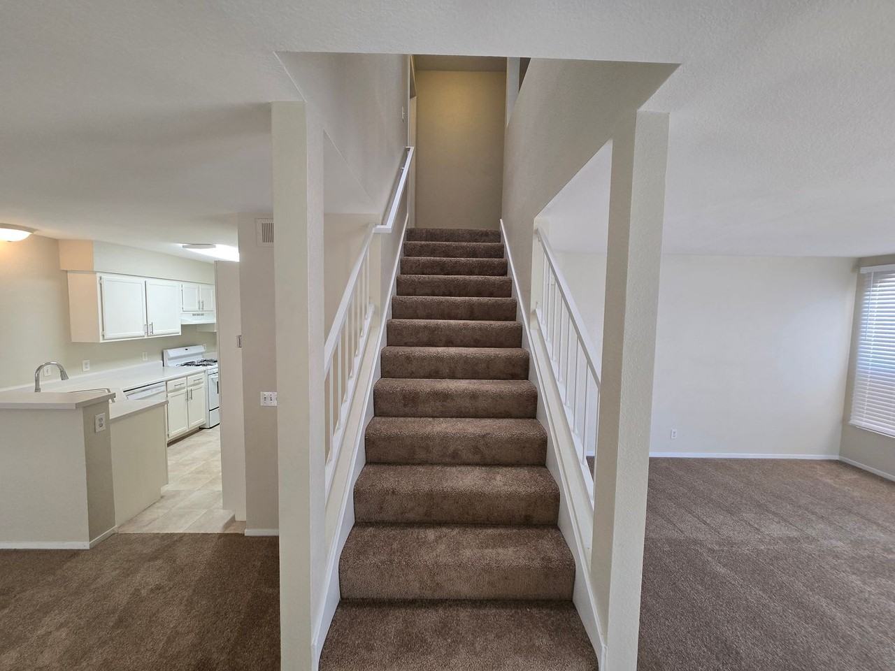 2804 Crystal Lantern Dr - Photo 3 of 17