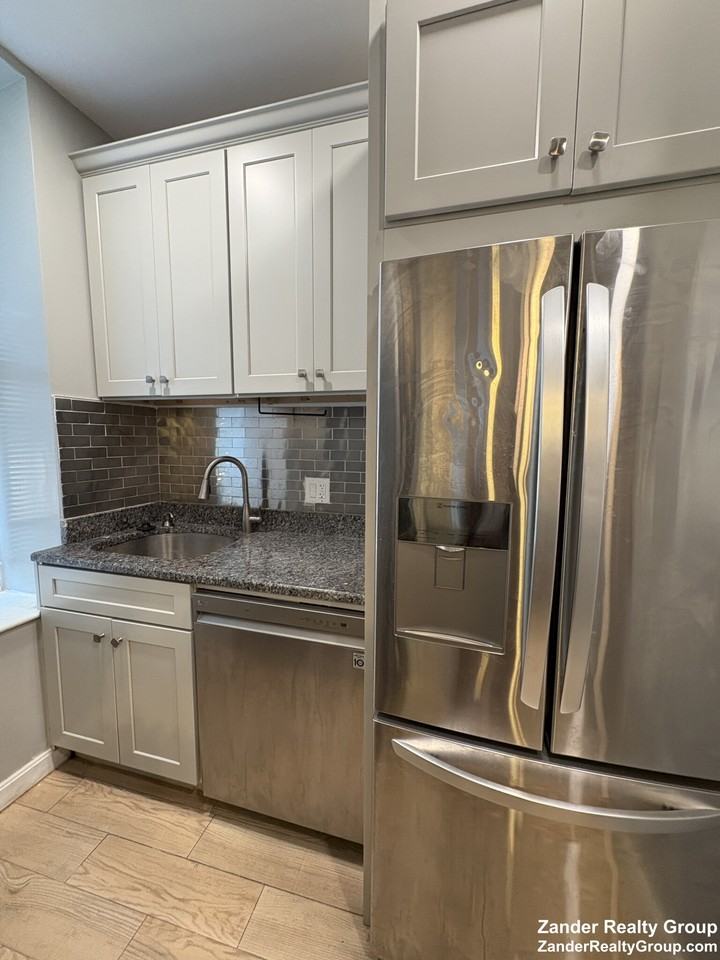 41 Morton Street #4 - Photo 5 of 10