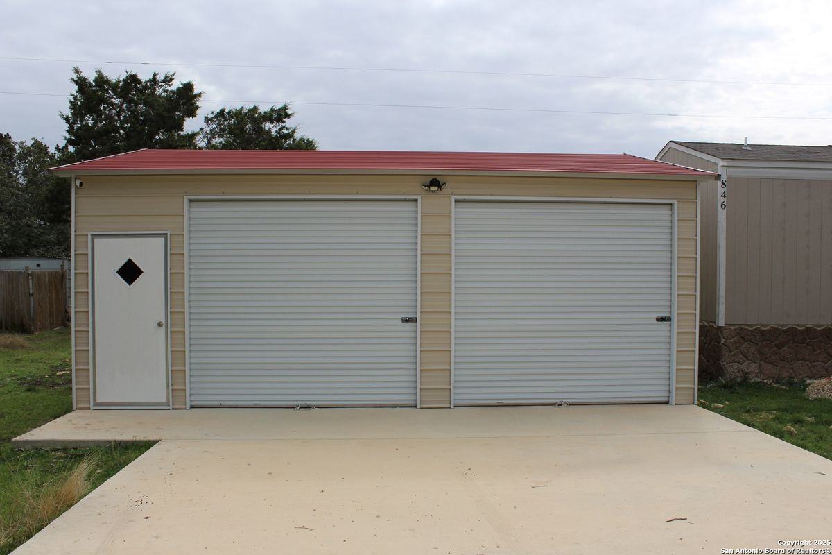 846 Inglewood Dr - Photo 2 of 8