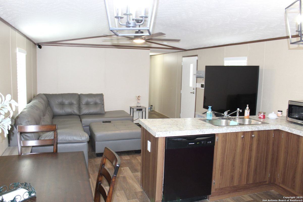 846 Inglewood Dr - Photo 4 of 8