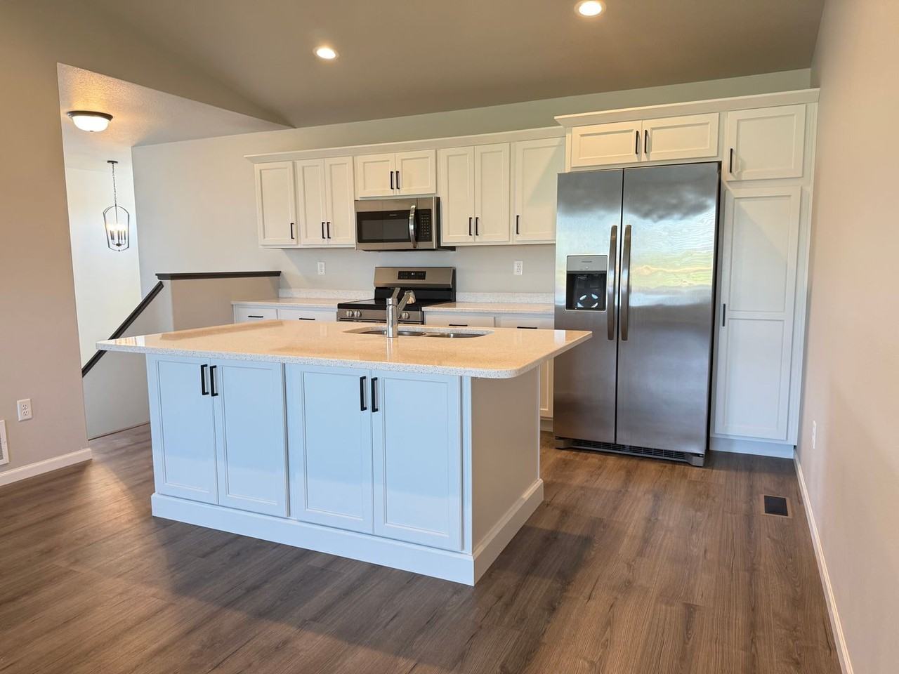 842 1st Ave - Photo 2 of 28