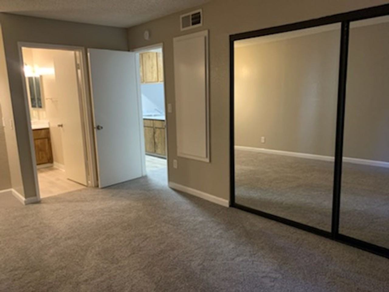 CHARISMA APTS. - Photo 4 of 10