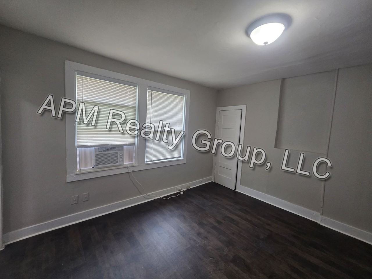 1215 King St - Photo 4 of 13