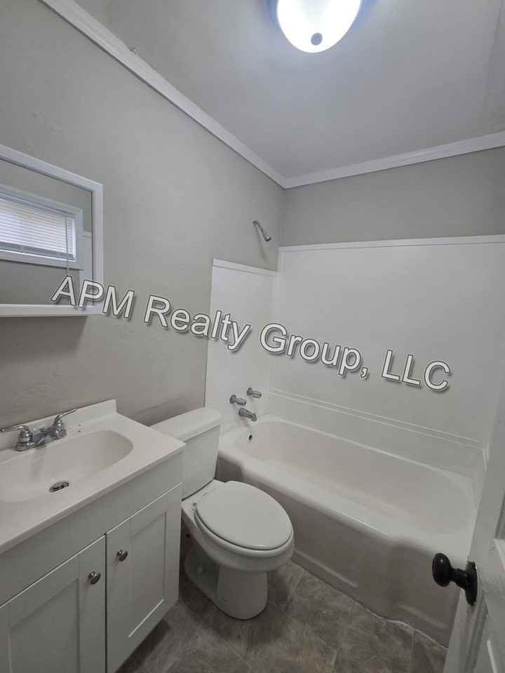 1215 King St - Photo 6 of 13