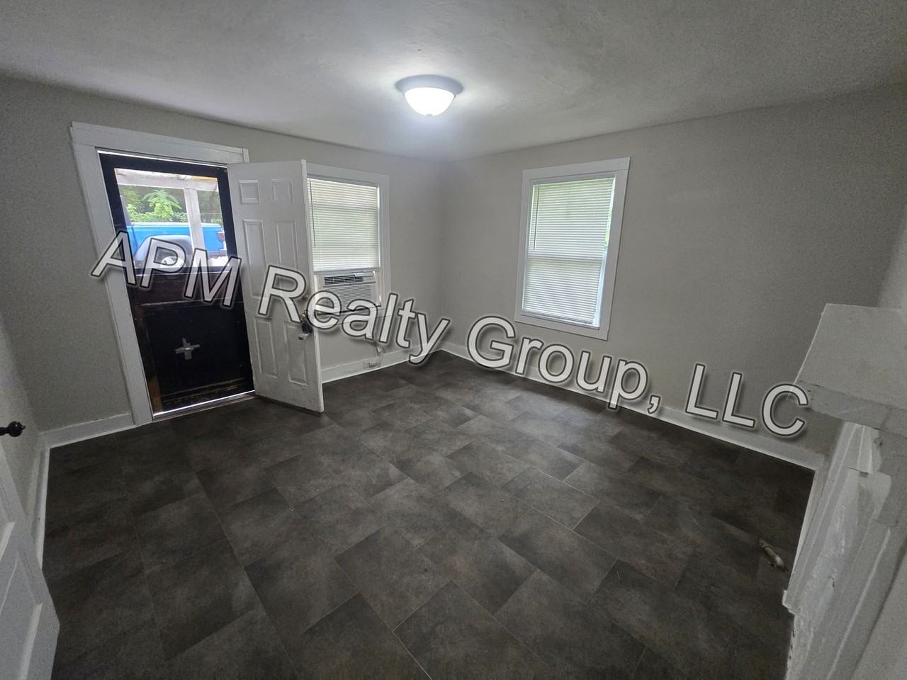 1215 King St - Photo 7 of 13