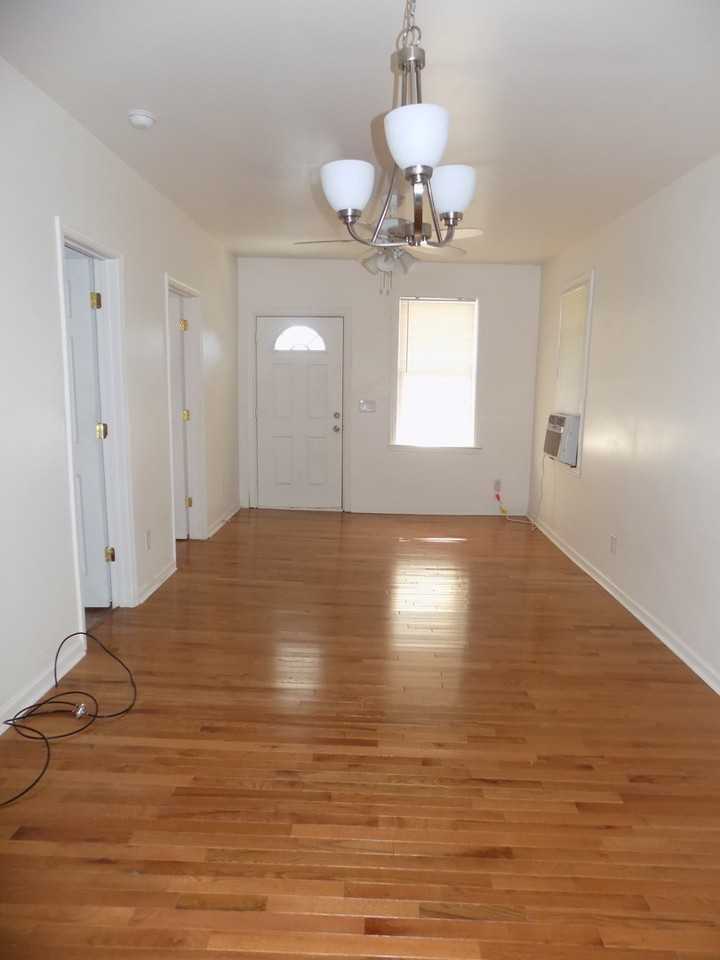 2347 Stark St - Photo 3 of 14