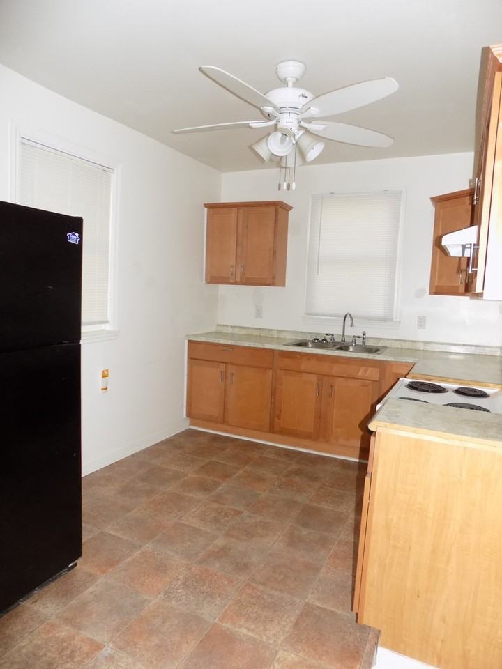 2347 Stark St - Photo 4 of 14