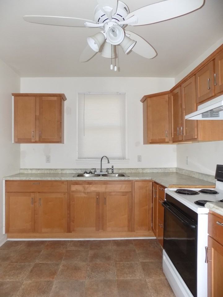 2347 Stark St - Photo 5 of 14