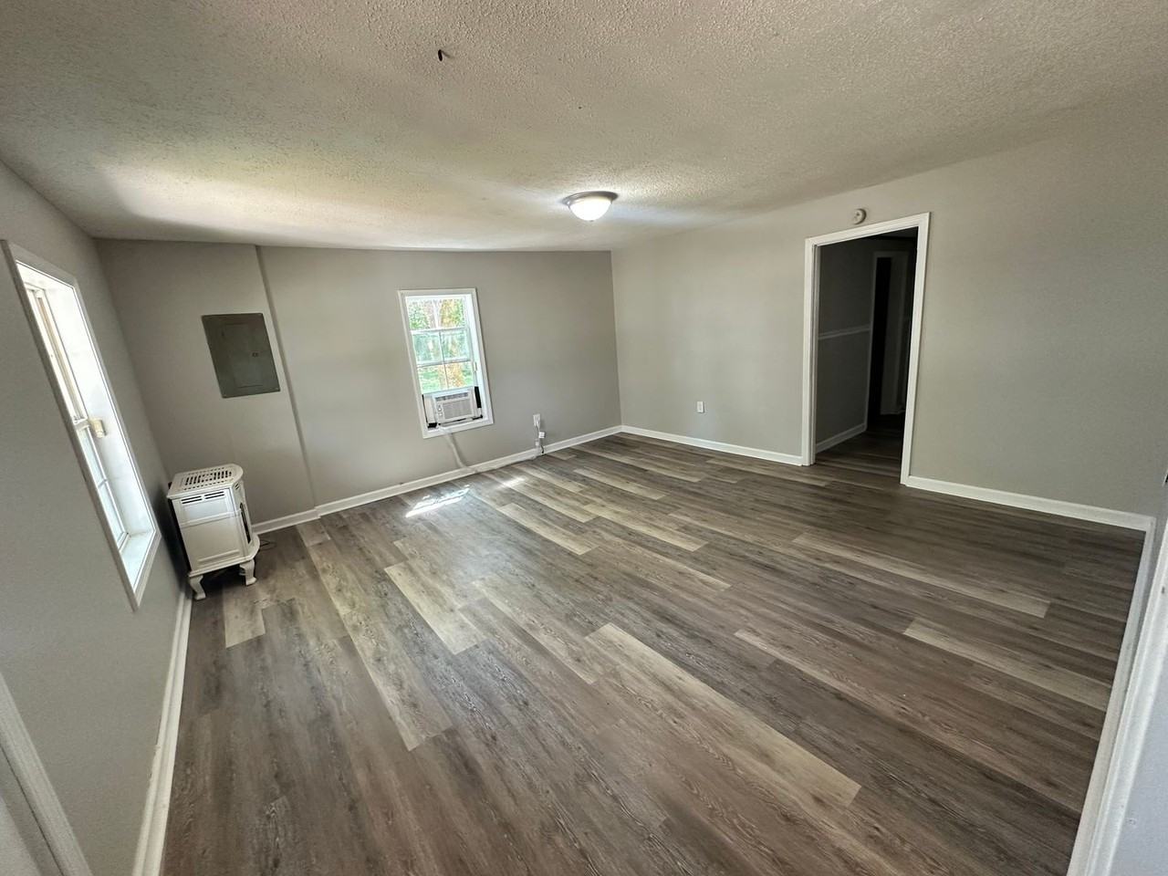 339 Watkins St - Photo 3 of 8