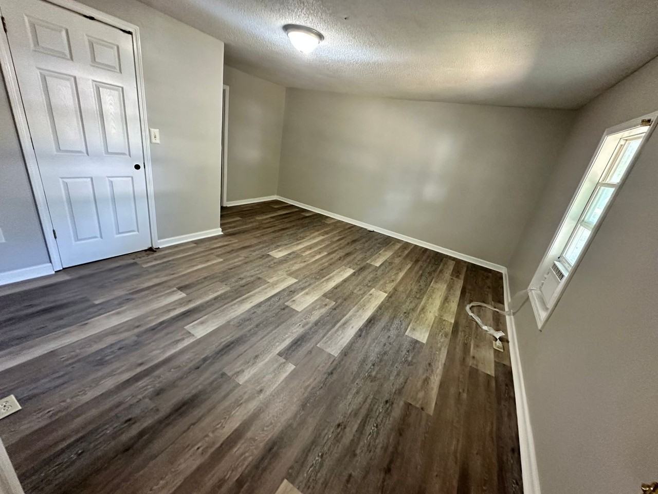 339 Watkins St - Photo 5 of 8