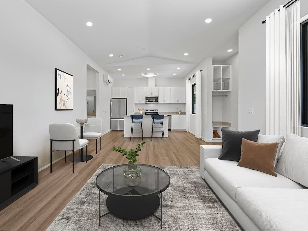 eaves San Marcos - Photo 4 of 37