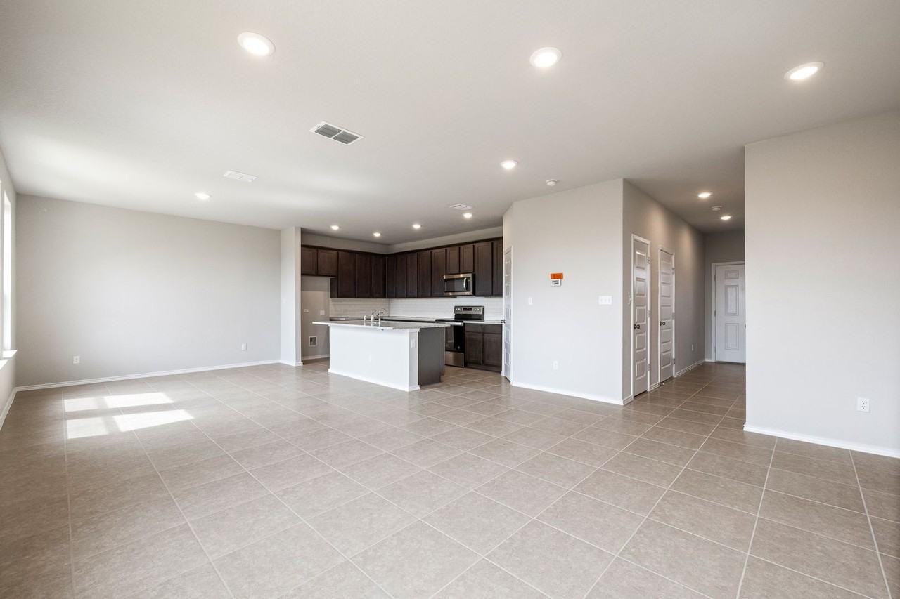 7735 Chatham Pl - Photo 2 of 18