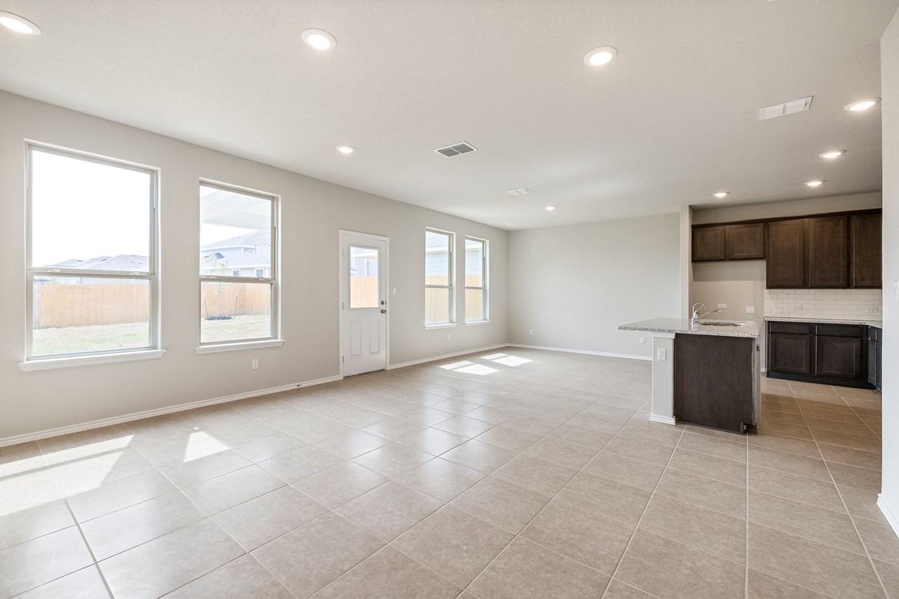 7735 Chatham Pl - Photo 3 of 18