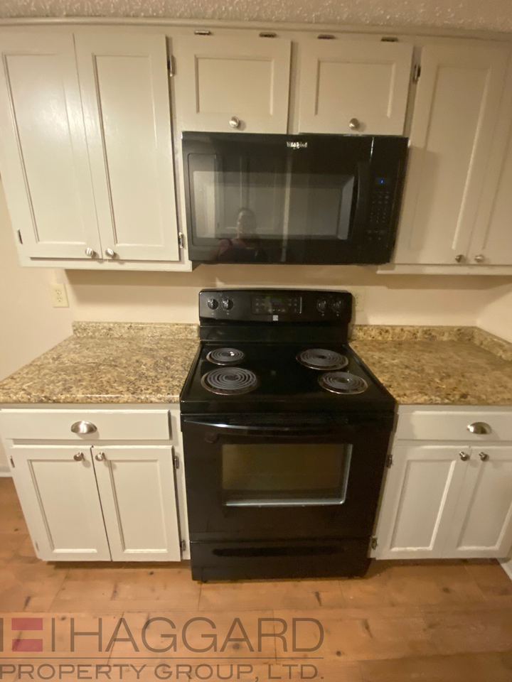 10101 Camelot Dr - Photo 5 of 16