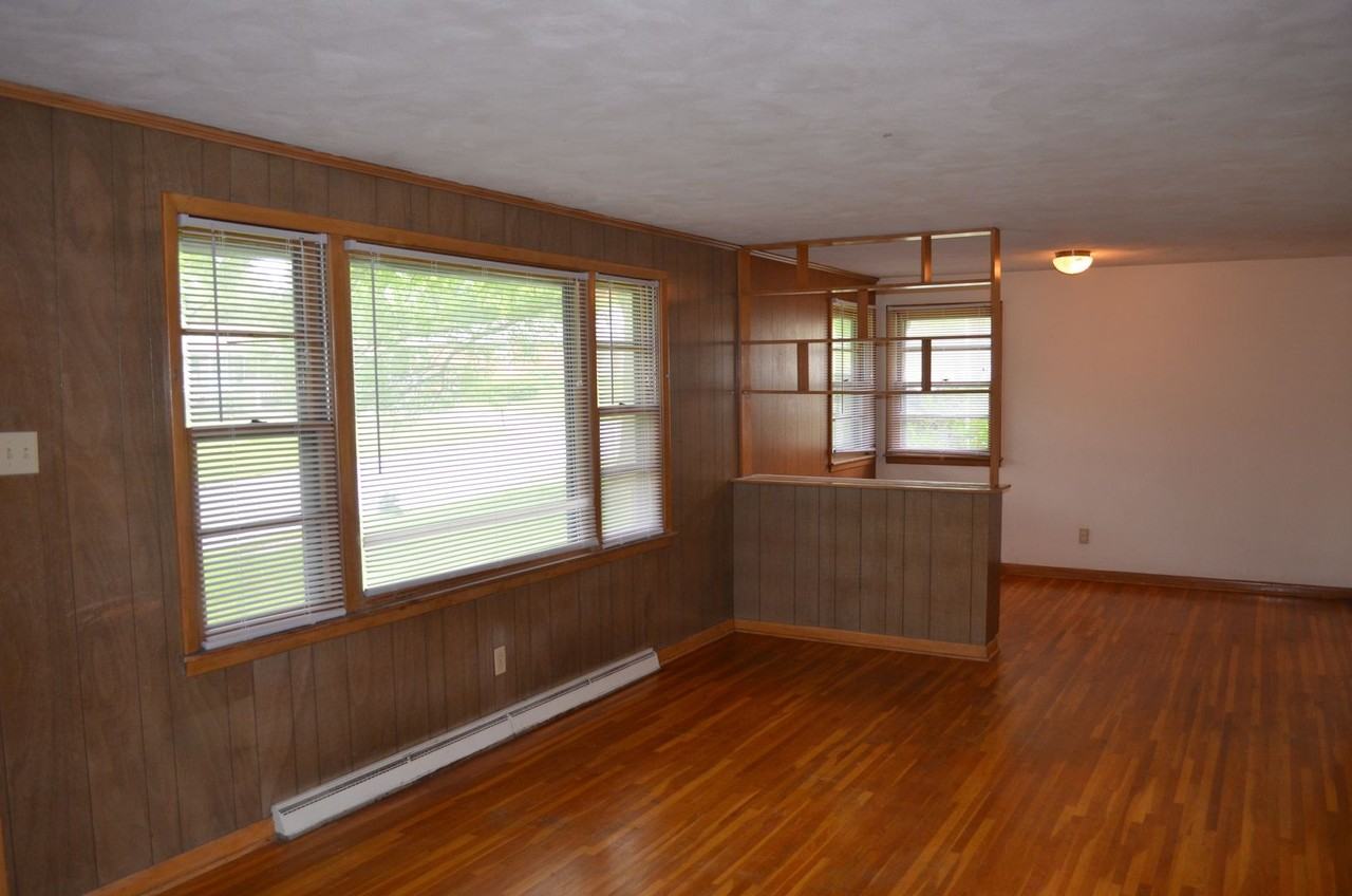 101 W Texas Ave - Photo 2 of 23