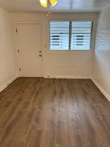 927 Hausten St - Photo 1 of 1