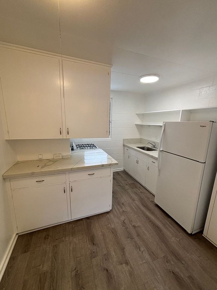 927 Hausten St - Photo 3 of 11