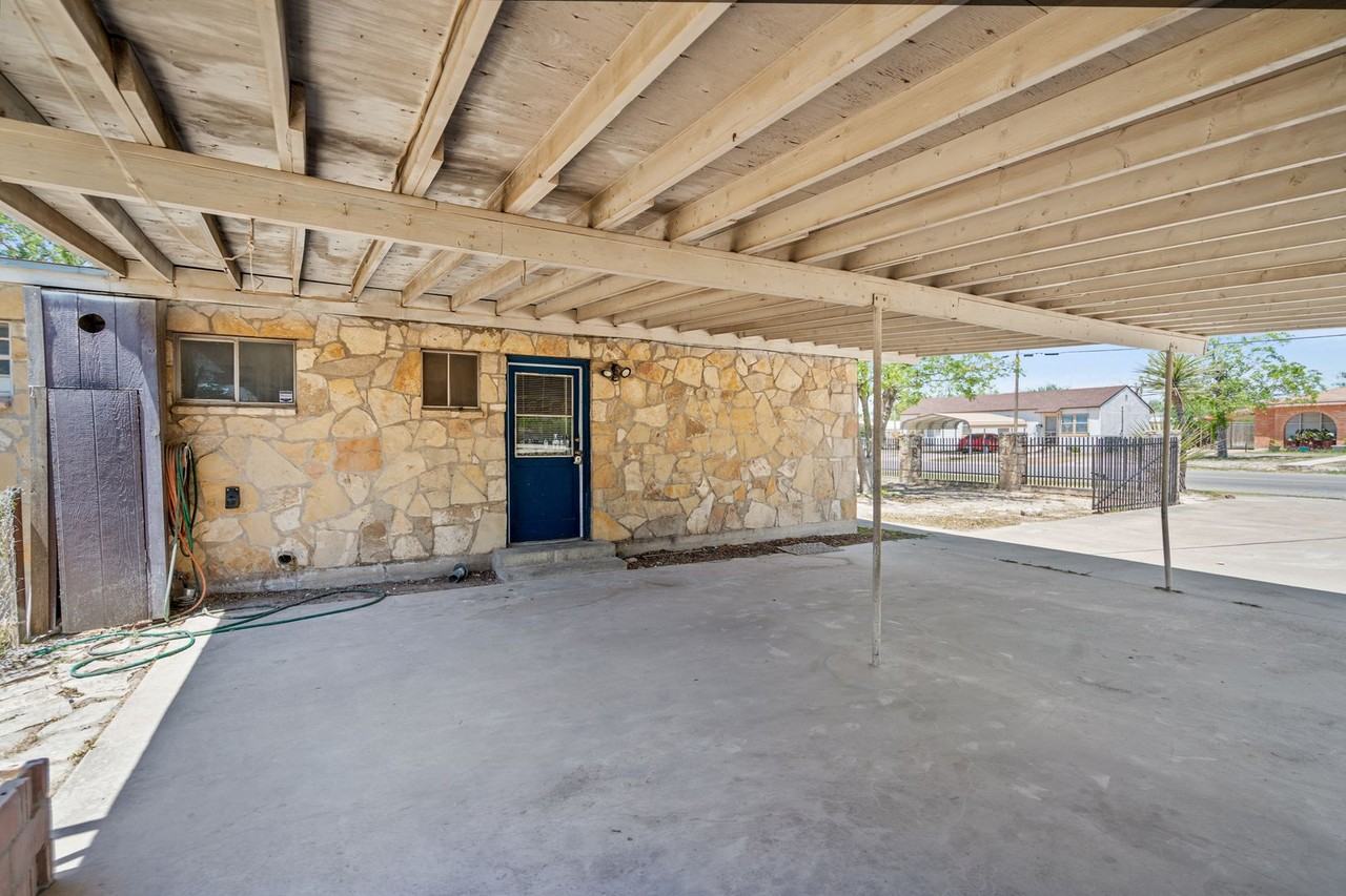 1007 East 2nd Street - Photo 4 of 18