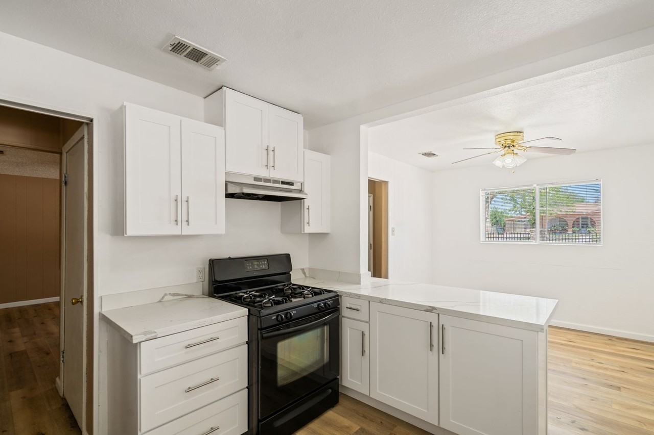 1007 East 2nd Street - Photo 5 of 18