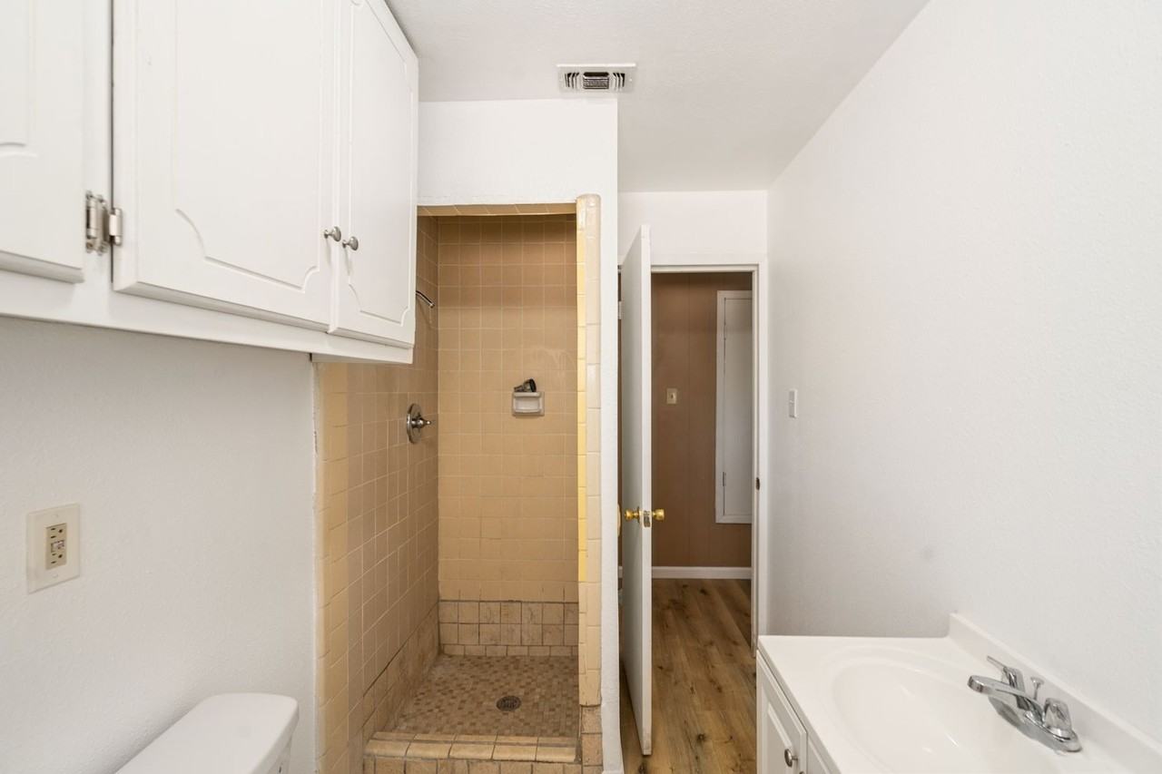 1007 East 2nd Street - Photo 6 of 18