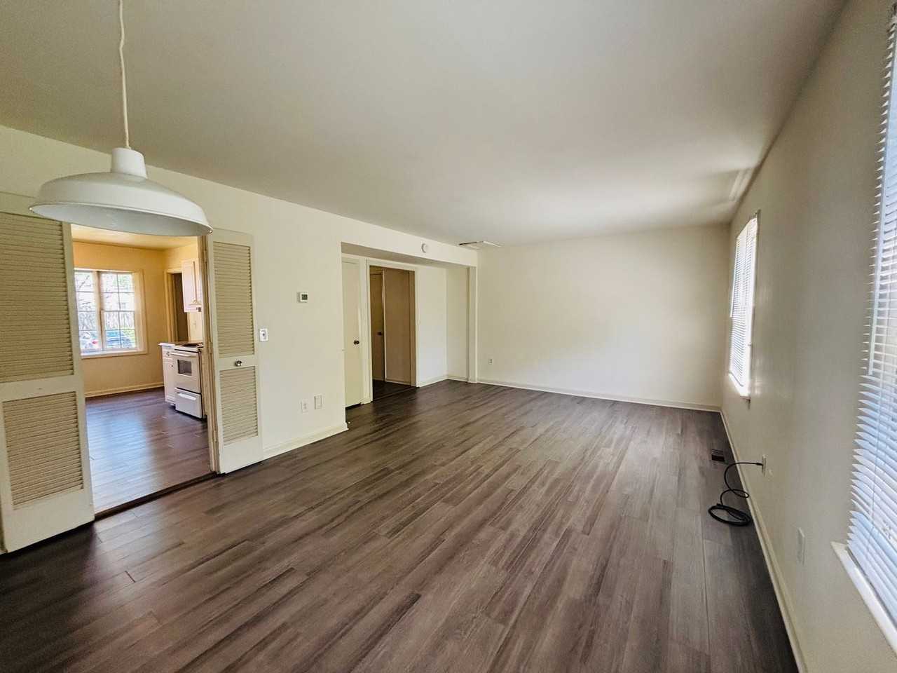 105 Sherwood Ct - Photo 5 of 21